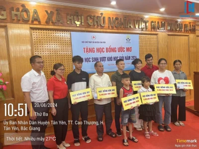 Nhôm kính thành nhi – Khuyến học tặng học bổng ước mơ cho học sinh vượt khó