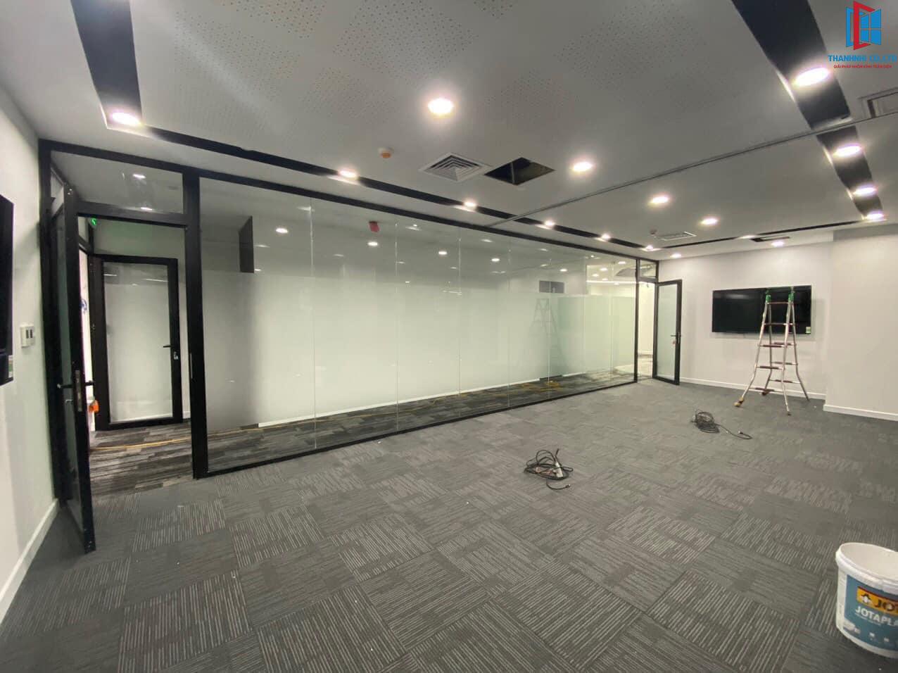 Thi công vách kính văn phòng tại Hà Nội